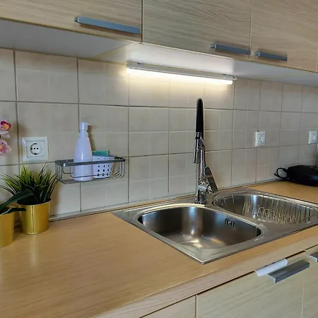 West Gate Lux - Free Parking - 100m From One Salonica Mall Apartman *