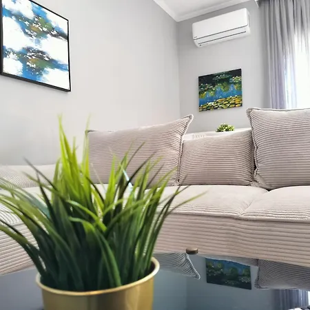 West Gate Lux - Free Parking - 100m From One Salonica Mall