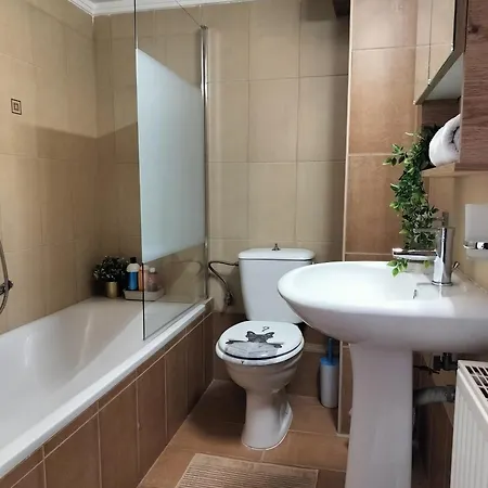 West Gate Lux - Free Parking - 100m From One Salonica Mall